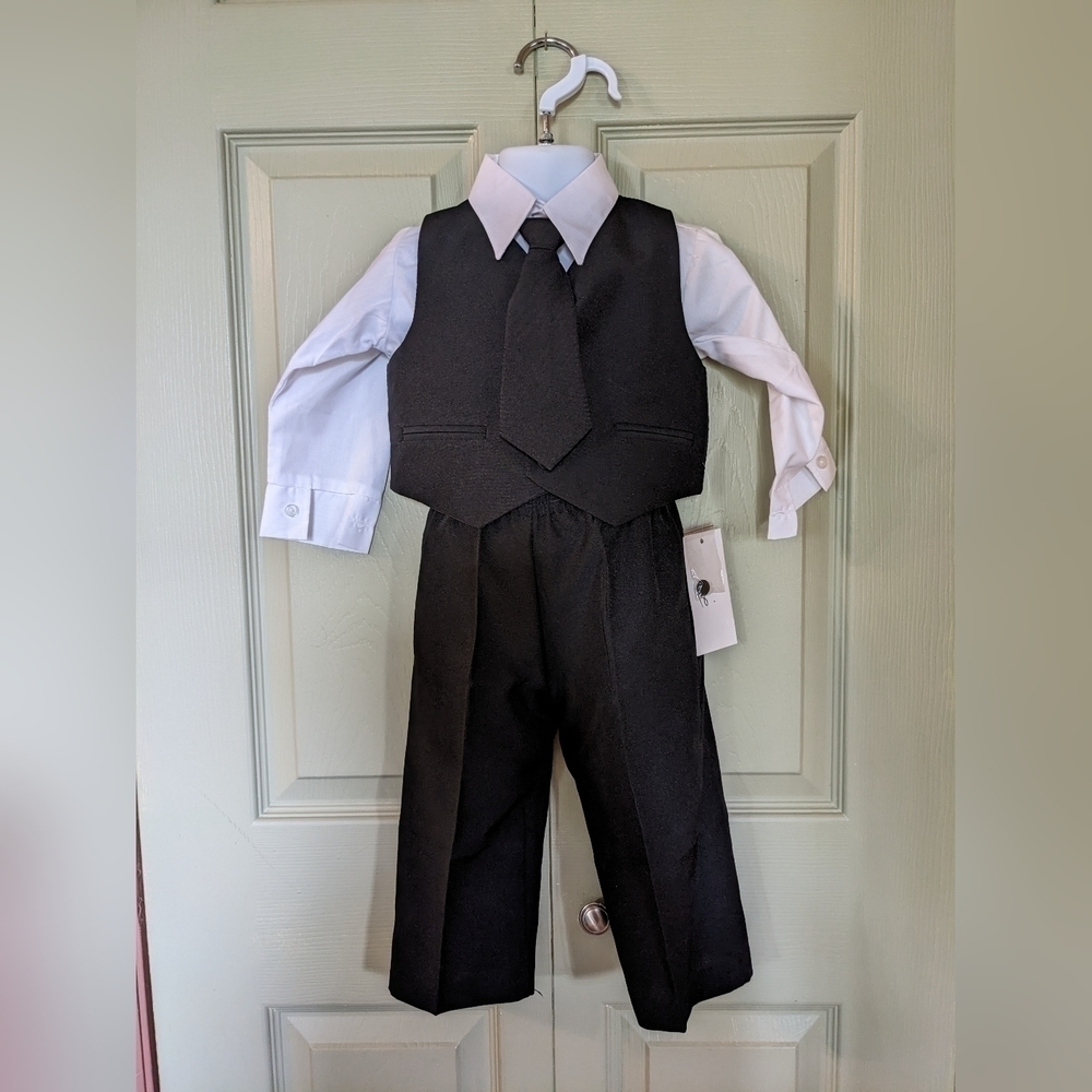 New 4pc boys suit, black dress pants, vest and Tie, white dress shirt, T8MIS